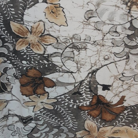 Chico's Size 0 (8-10) V-neck Stretch Top - Picture 2 of 4